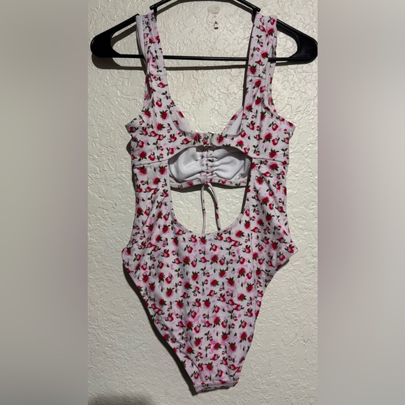 5/15 bundle item. Large one piece swimsuit never worn - Picture 2 of 4